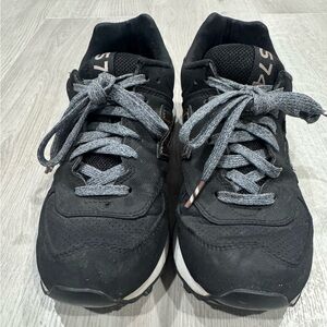 GUC New Balance | Black /Rose Gold 574 | size 6.5